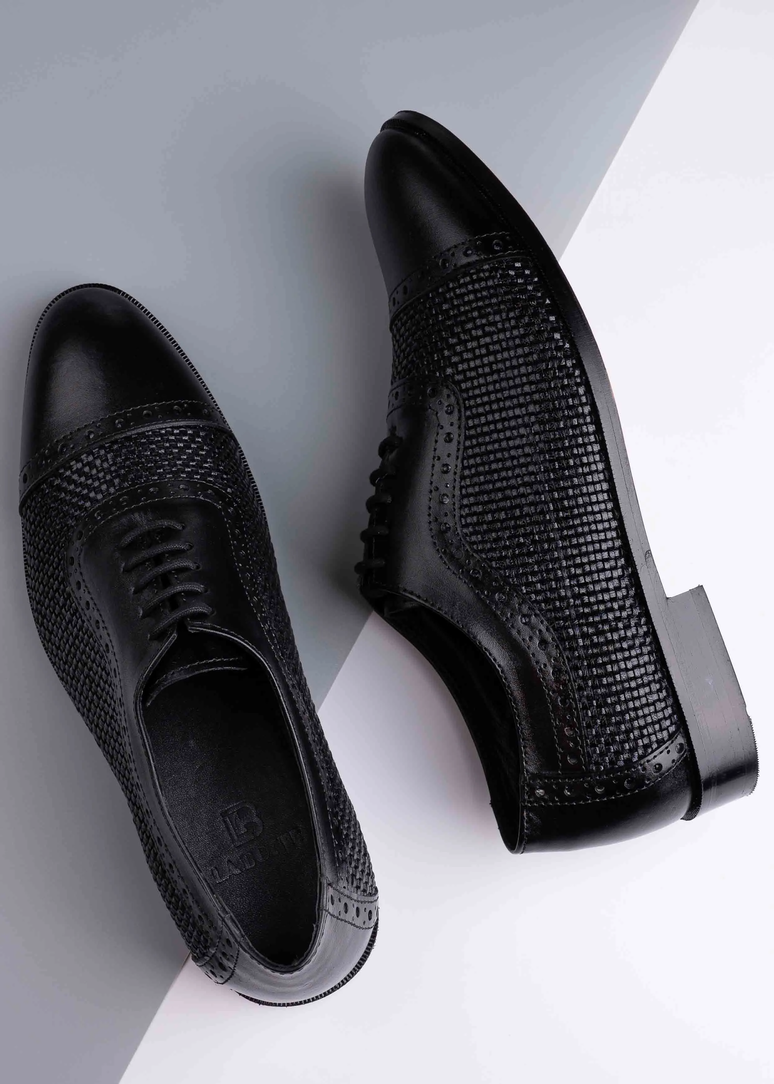 Men Black Basket Weave Textured Oxford Shoes